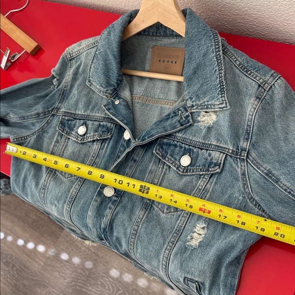 BLANK NYC Denim Jean Jacket Distressed Size Medium Frayed Hem Boho Trucker Blue - Picture 9 of 9